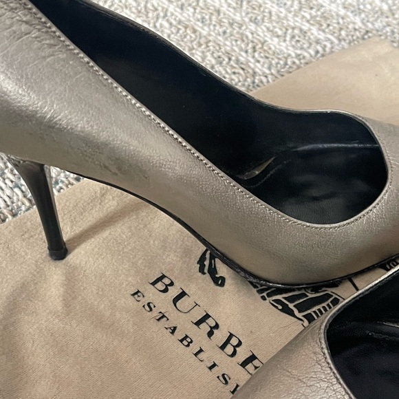Authentic Burberry Leather Women’s ShoesBeautiful forWedding Prom or jeans